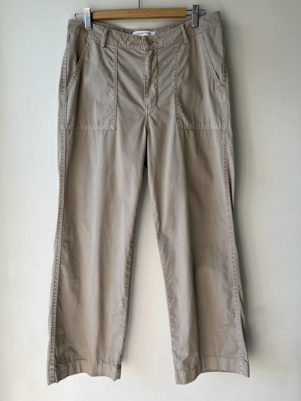 ASSEMBLY LABEL Women’s Beige Straight Leg Cargo Pants Sz 12 M Casual Relaxed