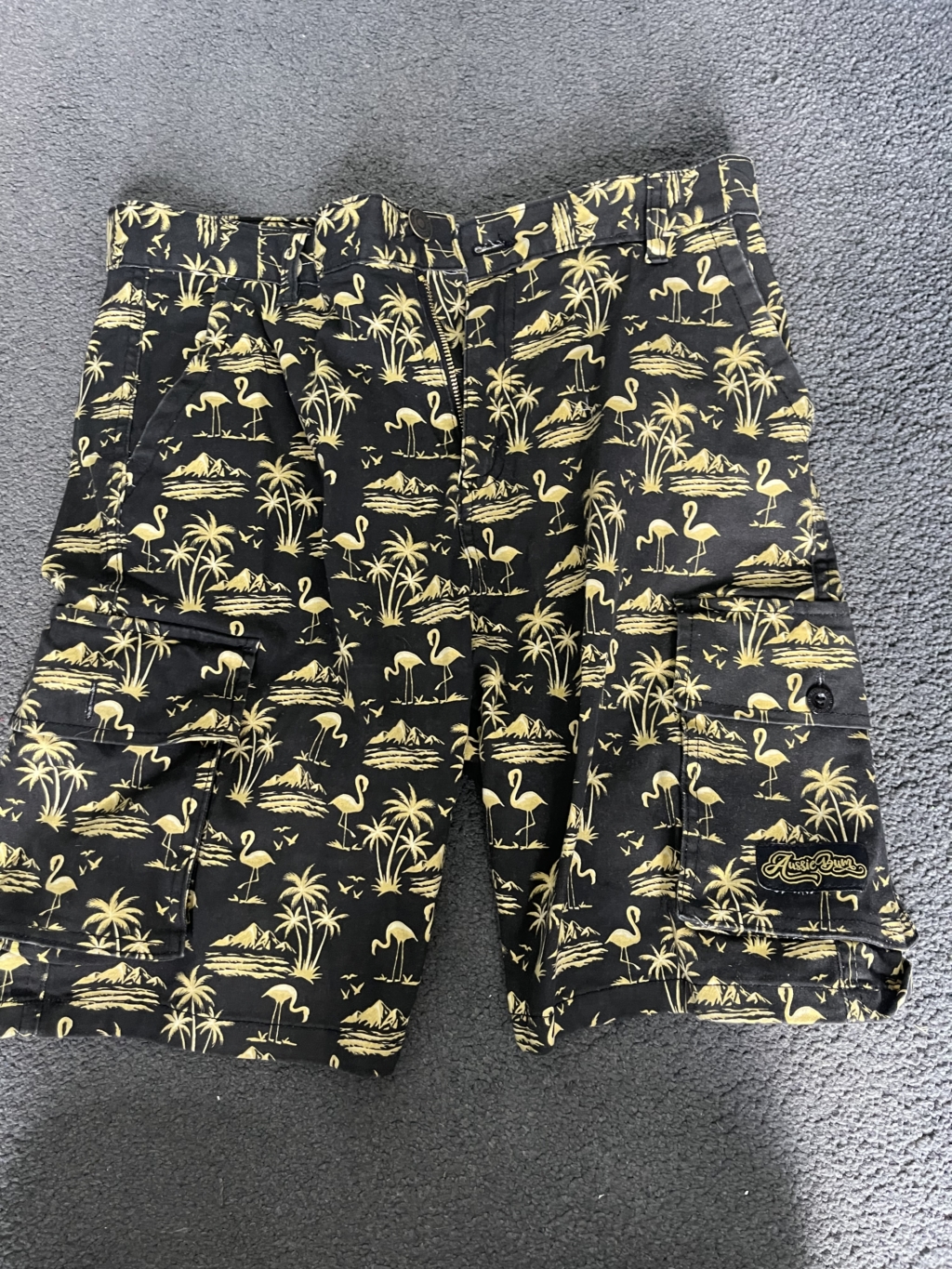 Men’s cargo shorts Aussie bum medium
