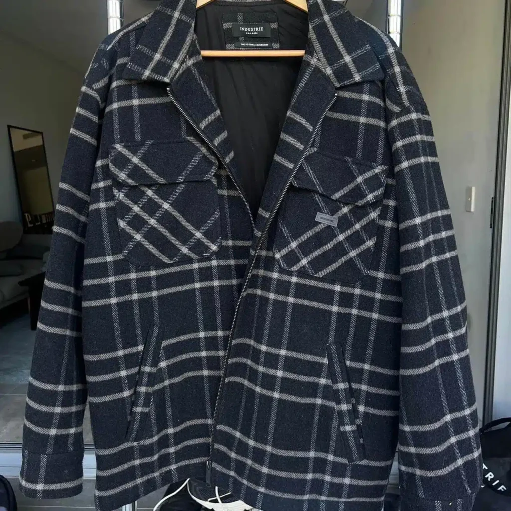 Button Down Longsleeve - Image 3