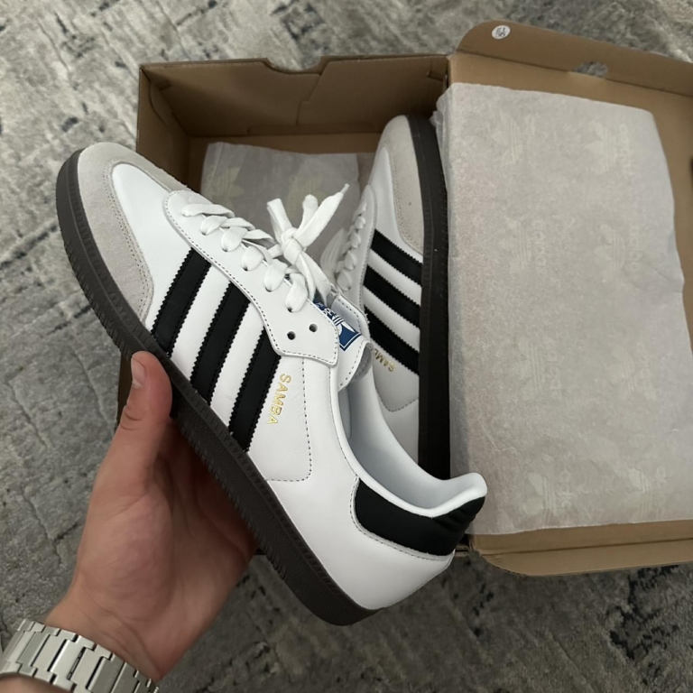 Adidas Sneakers