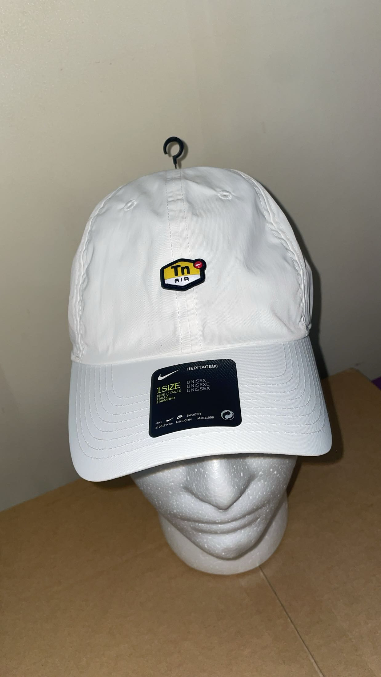 Nike tn cap white