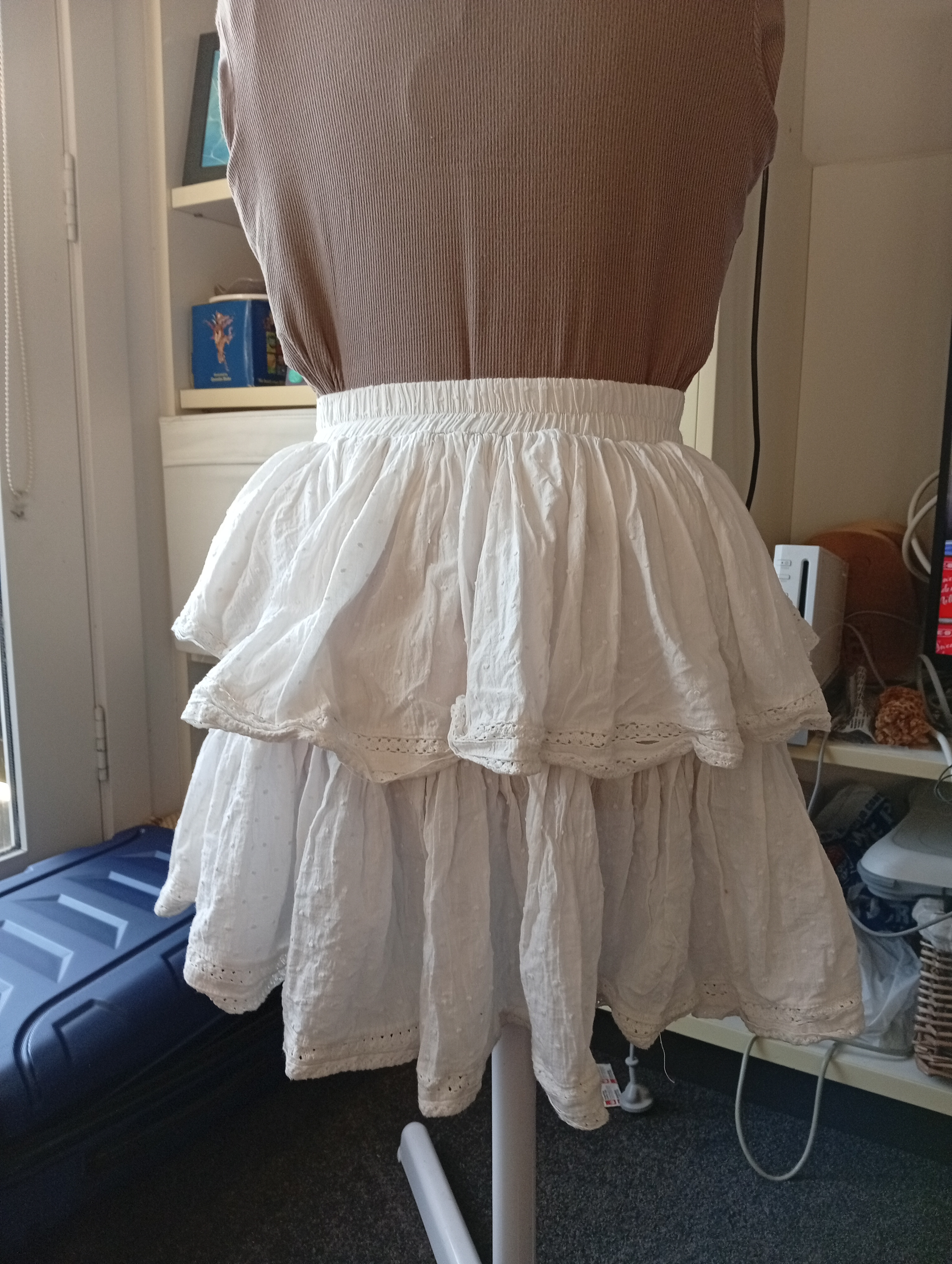 Verge girl 2 tiered white skirt with ruffles